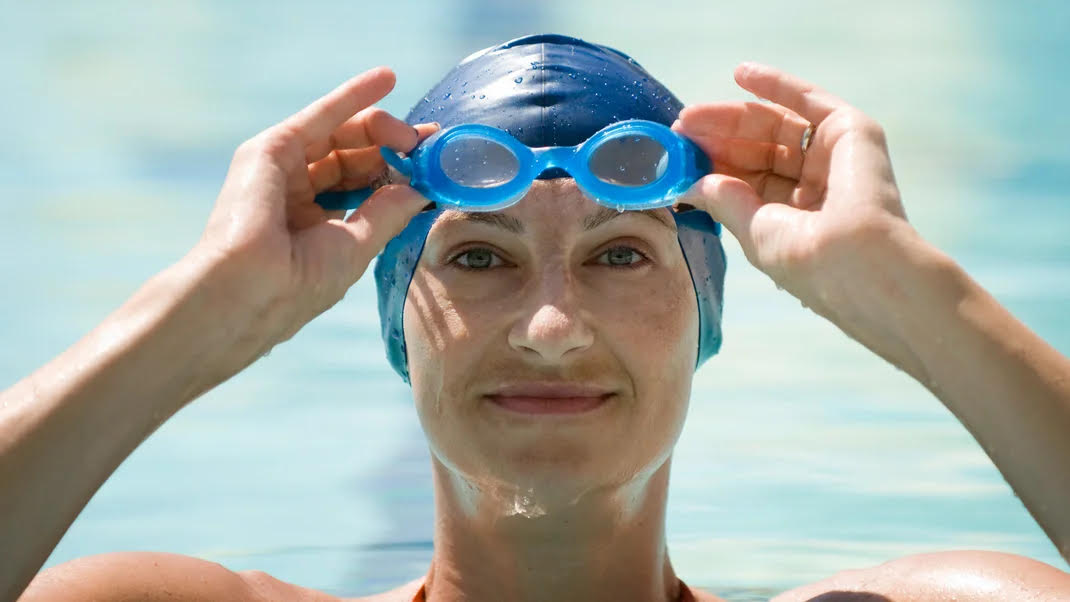 Can You Swim With Contacts If You Wear Goggles?