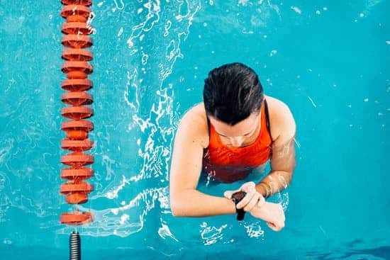 How to Count Laps While Swimming: The Ultimate Guide